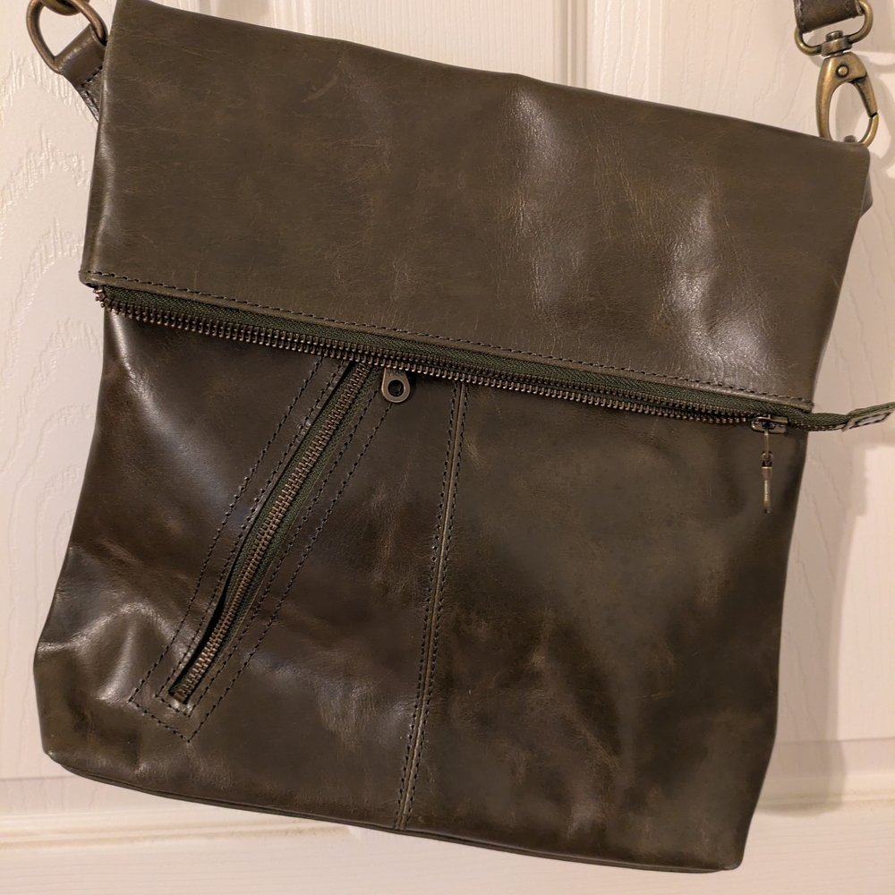 Odilynch Olive Leather Crossbody Bag